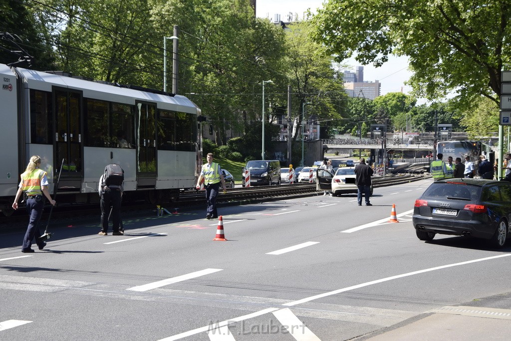 VU Schulbus Taxi Severinsbruecke Rich Innenstadt P65.JPG - Miklos Laubert